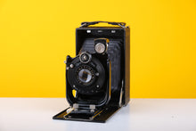 Load image into Gallery viewer, Zeiss Ikon Derval Folding 120 Film Camera with 4 interchangeable backs