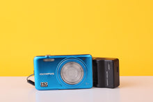 Load image into Gallery viewer, Olympus D-715 Compact Digital Camera – 5x Optical Zoom