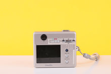 Load image into Gallery viewer, Fujifilm FinePix F450 Compact Digital Camera