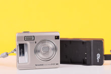 Load image into Gallery viewer, Fujifilm FinePix F450 Compact Digital Camera