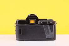 Load image into Gallery viewer, Minolta 7000 AF 35mm Film SLR Camera with Minolta AF 35–70mm f/4 Macro Zoom Lens