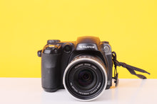 Load image into Gallery viewer, Fujifilm FinePix S5600 Digital Bridge Camera
