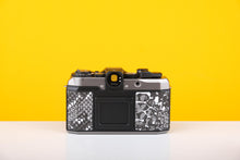 Load image into Gallery viewer, Pentax 17 35mm Half Frame Film Camera Snake Skin Skin + FREE Expired Film Roll + 1 VCH T-shirt
