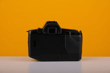 Load image into Gallery viewer, Canon EOS 650 35mm Film SLR Camera Body