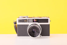 Load image into Gallery viewer, Fujica Compact 35 35mm Point and Shoot Film Camera