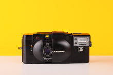 Load image into Gallery viewer, Olympus XA2 35mm Point and Shoot Film Camera