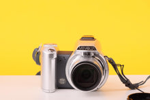 Load image into Gallery viewer, Konica Minolta Dimage Z1 Digicam Vintage Digital Camera