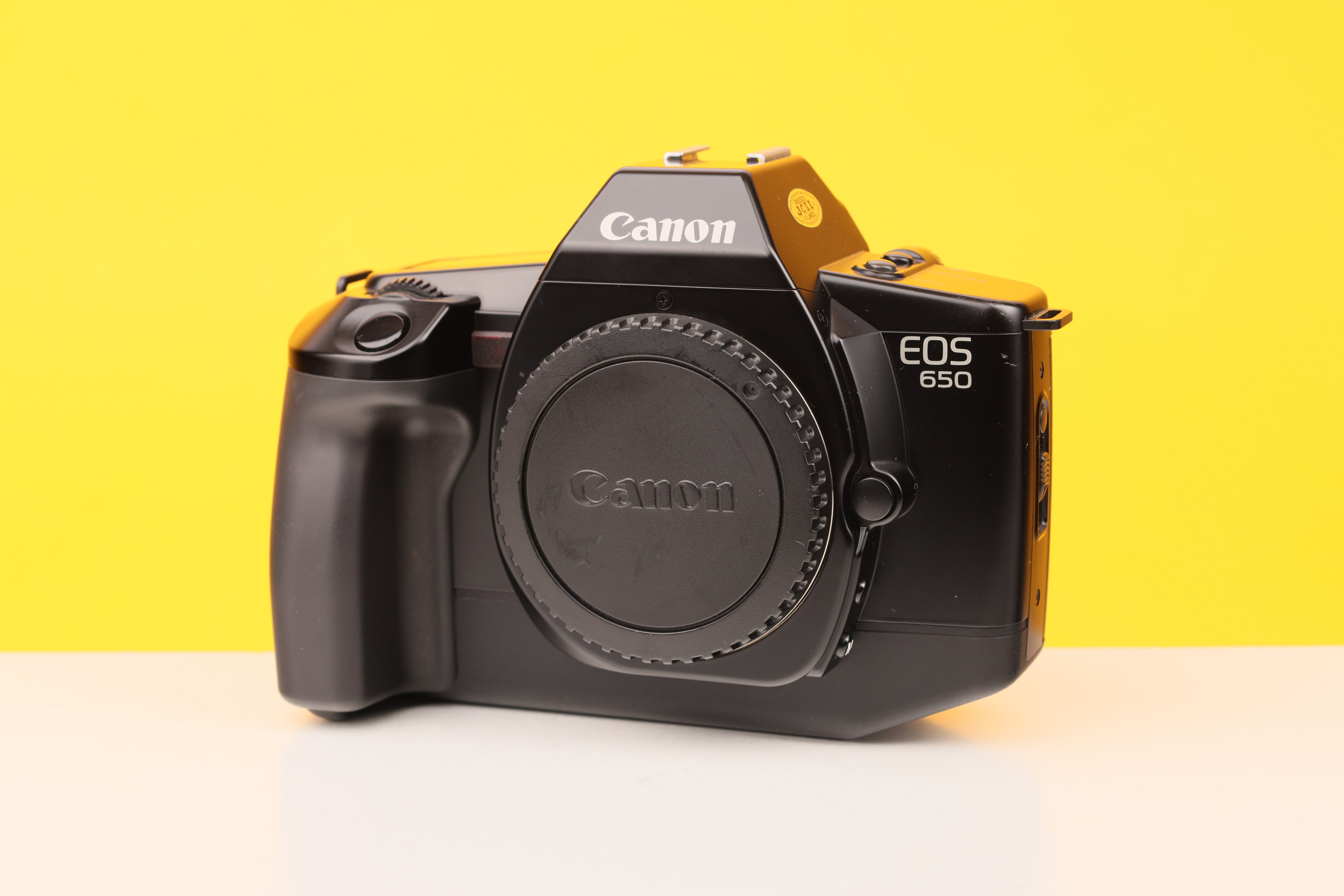 Canon EOS 650 35mm SLR Film Camera Body – Vintage Camera Hut