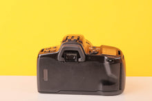 Load image into Gallery viewer, Minolta Dynax 500si 35mm Film Camera with Minolta Zoom 70-210mm Lens