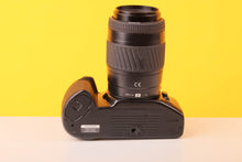 Load image into Gallery viewer, Minolta Dynax 500si 35mm Film Camera with Minolta Zoom 70-210mm Lens