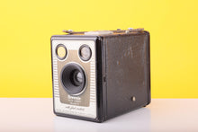 Load image into Gallery viewer, Kodak Brownie Six-20 Model D Box Film Camera – Made in England
