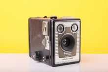 Load image into Gallery viewer, Kodak Brownie Six-20 Model D Box Film Camera – Made in England