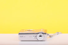 Load image into Gallery viewer, Fujifilm FinePix F11 Compact Digital Camera – 6.3MP Super CCD – 3x Optical Zoom
