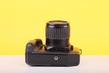 Load image into Gallery viewer, Canon EOS 650 35mm SLR Film Camera with Canon EF 35–80mm f/4–5.6 Zoom Lens