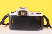Load image into Gallery viewer, Nikon F60 35mm SLR Film Camera with 28-80mm f3.5-5.6 Lens