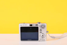 Load image into Gallery viewer, Sony CyberShot DSC W50 Digicam