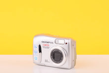 Load image into Gallery viewer, Olympus Camedia D-535 Zoom Digital Camera