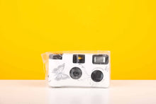 Load image into Gallery viewer, Disposable 35mm Expired Film Camera