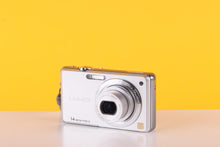 Load image into Gallery viewer, Panasonic Lumix DMC-FS16 14MP Digital Compact Camera Silver - Boxed