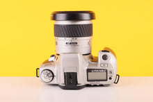 Load image into Gallery viewer, Minolta 505si Super Dynax 35mm Film Camera with Minolta 28-80mm f3.5 -4.5 Zoom Lens