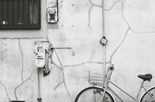 Load image into Gallery viewer, Ilford XP2 35mm Black And White Film
