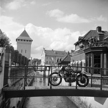 Load image into Gallery viewer, Kodak TMAX 400 Black and White 35mm Film