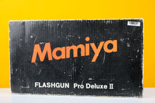 Load image into Gallery viewer, Mamiya Flashgun Pro Deluxe II
