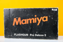 Load image into Gallery viewer, Mamiya Flashgun Pro Deluxe II