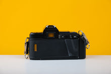 Load image into Gallery viewer, Minolta 7000 35mm SLR Film Camera with Minolta 35-80mm f/4 - 5.6 Zoom Lens