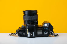 Load image into Gallery viewer, Minolta 7000 35mm SLR Film Camera with Minolta 35-80mm f/4 - 5.6 Zoom Lens