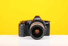 Load image into Gallery viewer, Minolta Dynax 3000i 35mm SLR Film Camera with Minolta AF Zoom 28-80mm f3.5-5.6 D Lens