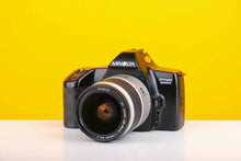 Load image into Gallery viewer, Minolta Dynax 3000i 35mm SLR Film Camera with Minolta AF Zoom 28-80mm f3.5-5.6 D Lens