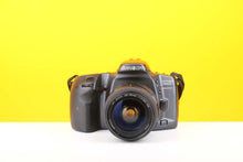 Load image into Gallery viewer, Minolta Dynax 500si Super 35mm SLR Film camera with Minolta AF 28-80mm f4-5.6 Zoom Lens