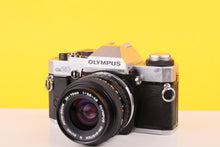 Load image into Gallery viewer, olympus om20 film camera