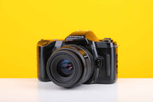 Load image into Gallery viewer, Olympus OM101 35mm SLR Film Camera with 35-70mm f3.5-4.5