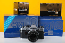 Load image into Gallery viewer, Olympus OM10 35mm Film Camera Set