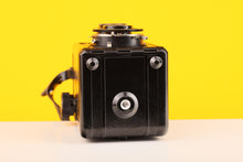 Load image into Gallery viewer, Lubitel 2 Vintage TLR 120 Medium Format Film Camera with Case
