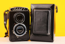 Load image into Gallery viewer, Lubitel 2 Vintage TLR 120 Medium Format Film Camera with Case