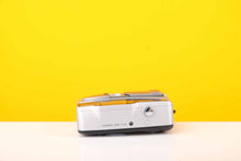 Load image into Gallery viewer, Olympus Trip XB40 af 35mm Point and Shoot Film Camera
