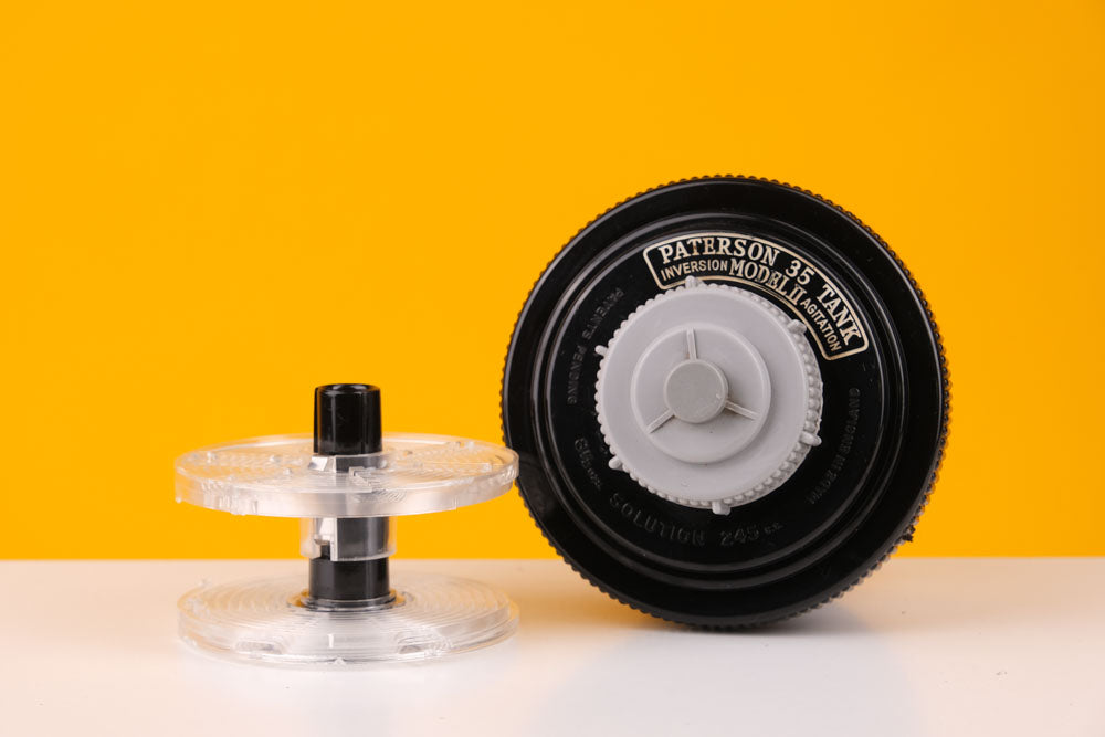 NEUF ! RÉSERVOIR de développement universel pour films 16 mm, 35 mm, 60 NEUF ! RÉSERVOIR de développement universel pour films 16 mm, 35 mm, 60