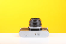 Load image into Gallery viewer, Pentax K1000 35mm Film Camera with SMC Pentax M 50mm f/1.7 Prime Lens