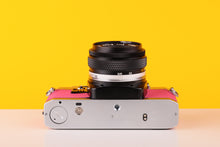 Load image into Gallery viewer, Olympus OM10 35mm SLR Film Camera with Olympus OM-System F.Zuiko Auto-S 50mm f1.8 Lens in Pink