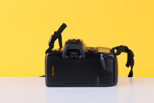 Load image into Gallery viewer, Minolta Dynax 500si 35mm Film Camera with Minolta Zoom 35-70mm f/3.5-4.5 Lens