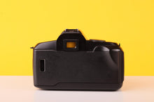 Load image into Gallery viewer, Canon EOS 850 35mm Autofocus SLR Film Camera with Sigma 35–80mm Zoom Lens