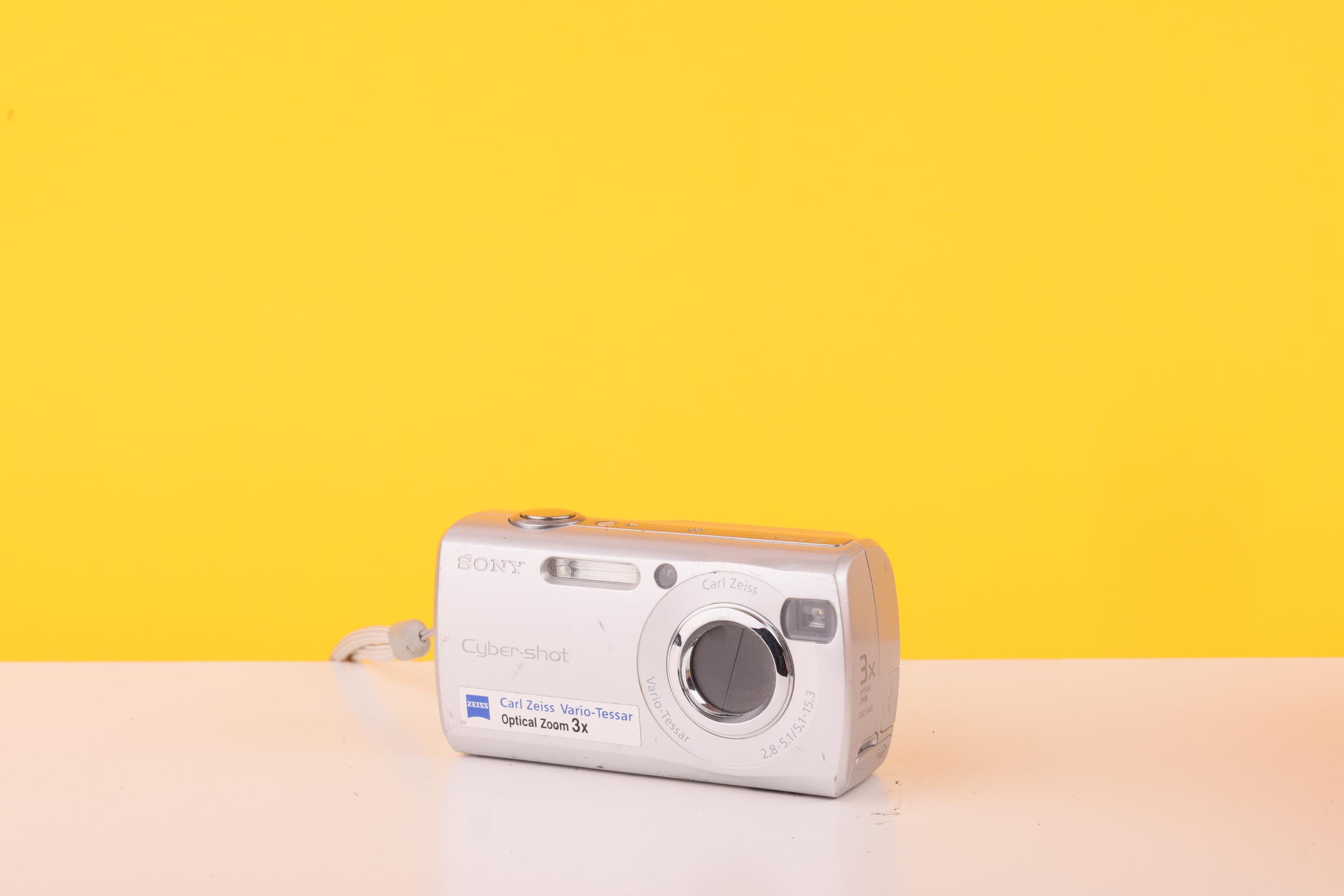 Sony Cyber-shot DSC-S40 4.1MP Digital Compact Camera Carl Zeiss