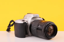 Load image into Gallery viewer, Minolta Dynax 505si Super 35mm Film SLR Camera with AF 70-210mm f/4.5-5.6 Zoom Lens Tested