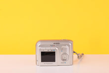 Load image into Gallery viewer, HP Photosmart M425 5.0MP Digital Compact Camera 3x Optical Zoom