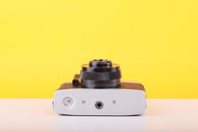 Load image into Gallery viewer, Beirette K100 35mm Compact Film Camera With Case