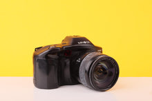 Load image into Gallery viewer, Minolta Dynax 9xi 35mm SLR Film Camera with AF Zoom Xi 28-105mm Lens - Boxed