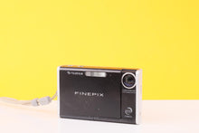 Load image into Gallery viewer, Fujifilm FinePix Z1 5.1MP Super CCD Digital Compact Camera